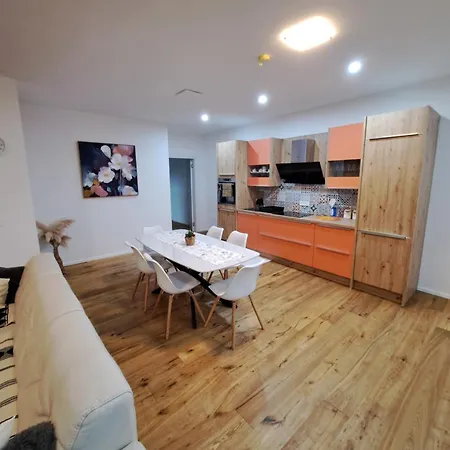 Mezenin Solis * Koper